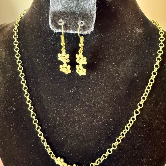 Paw perfect necklace and earring set - Picture 4 of 4